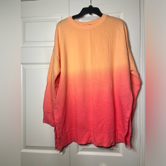 Old Navy Women's Oversized Ombré Crewneck Sweatshirt - Picture 2 of 6